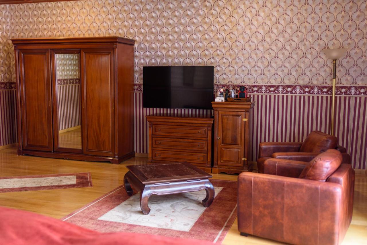 Boutique Hotel Casa Emil Пояна-Брашов Экстерьер фото