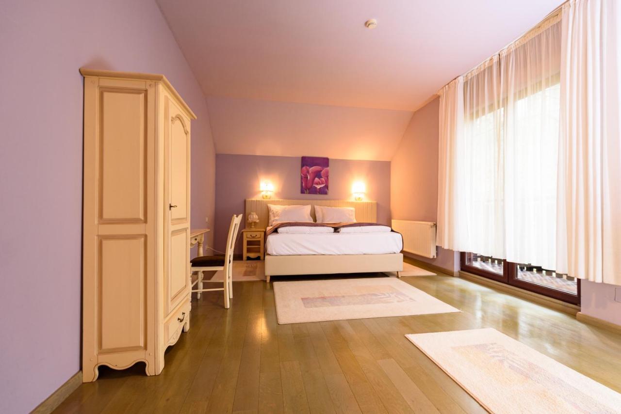 Boutique Hotel Casa Emil Пояна-Брашов Экстерьер фото
