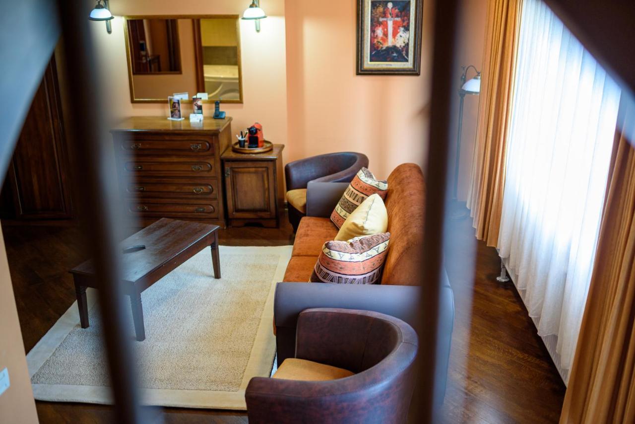 Boutique Hotel Casa Emil Пояна-Брашов Экстерьер фото